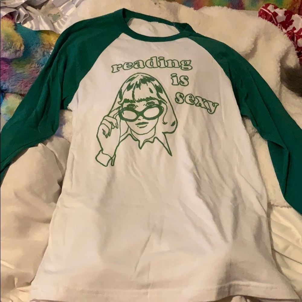 Small top never worn no tags